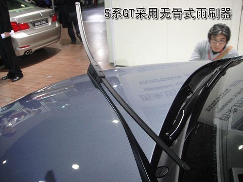 寶馬車放550萬(wàn)元現(xiàn)金沒(méi)鎖門