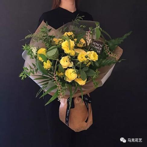 單親媽媽開店 22個(gè)花籃3小時(shí)被偷光