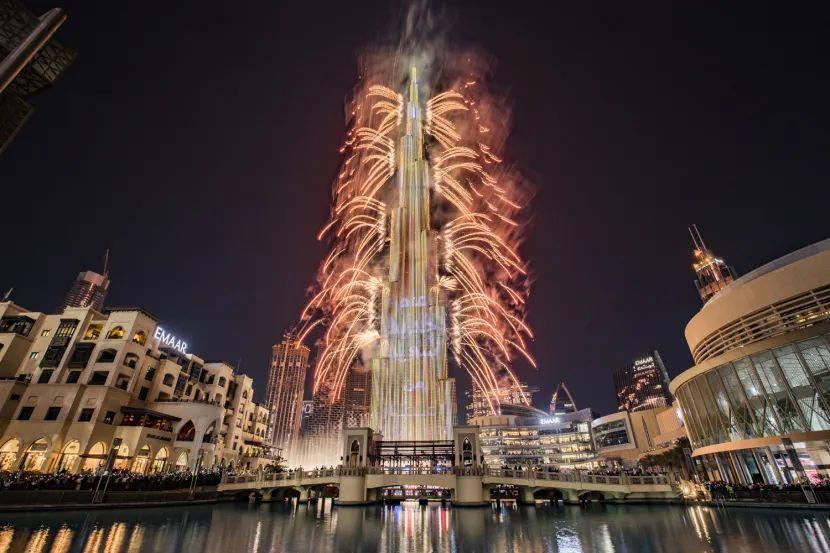 世界第一高樓的新年祝福，中文慶祝新年快樂
