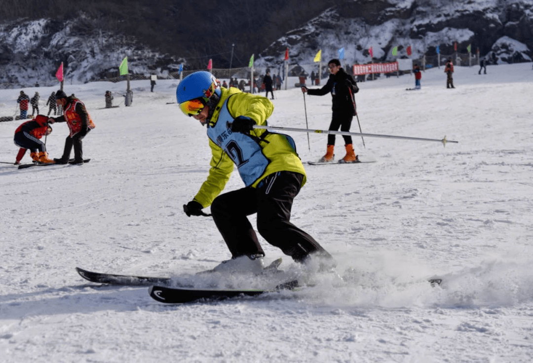爸爸帶娃滑雪撬，建立親子間信任之旅