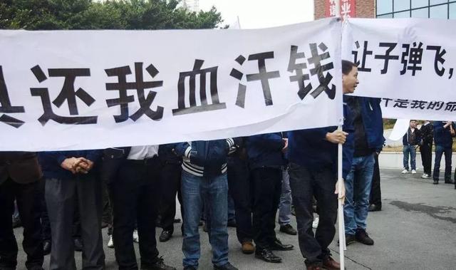 800圖庫免費資料大全最新版本,女律師代理農(nóng)民工討薪獲刑4年