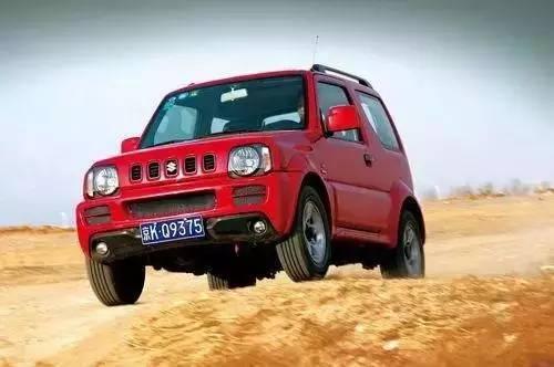2025年說什么屬相,男子爆改越野車帶9條狗回家過年
